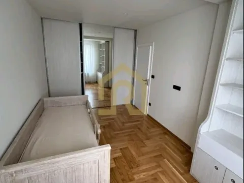 Izdavanje, četvorosoban stan, 90m², Vračar Sve Podlokacije, Beograd - image 10