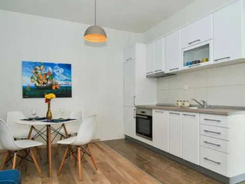 Izdavanje, jednosoban stan, 45m², Kalimanj, Tivat - image 9