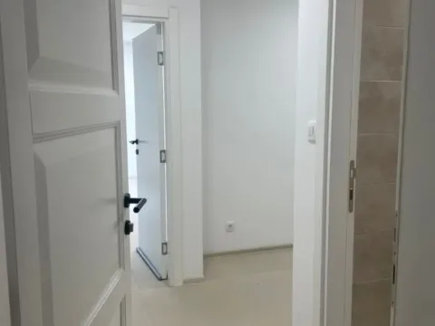 Izdavanje, poslovni prostor, 60m², Centar, Podgorica - image 6