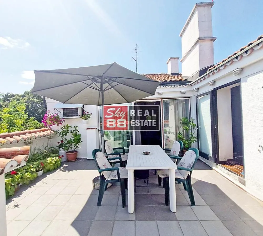 Prodaja, kuća, 401m², Zemun Kalvarija, Zemun Sve Podlokacije