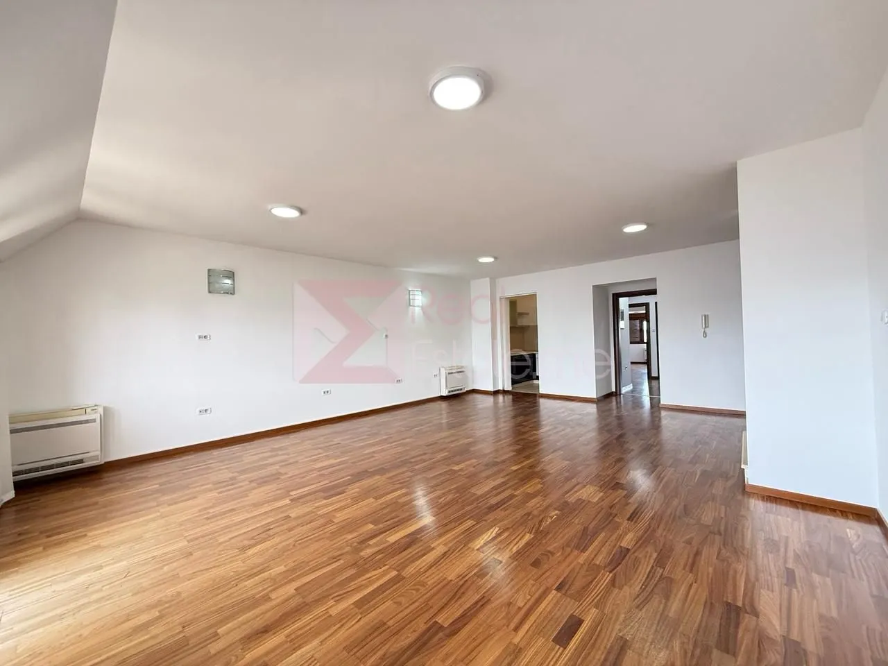 Sale, four bedroom apartment, 220m², Preko Morače, Podgorica