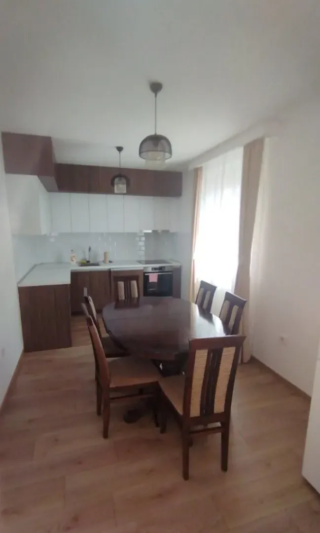 Izdavanje, trosoban stan, 100m², Zagorič, Podgorica