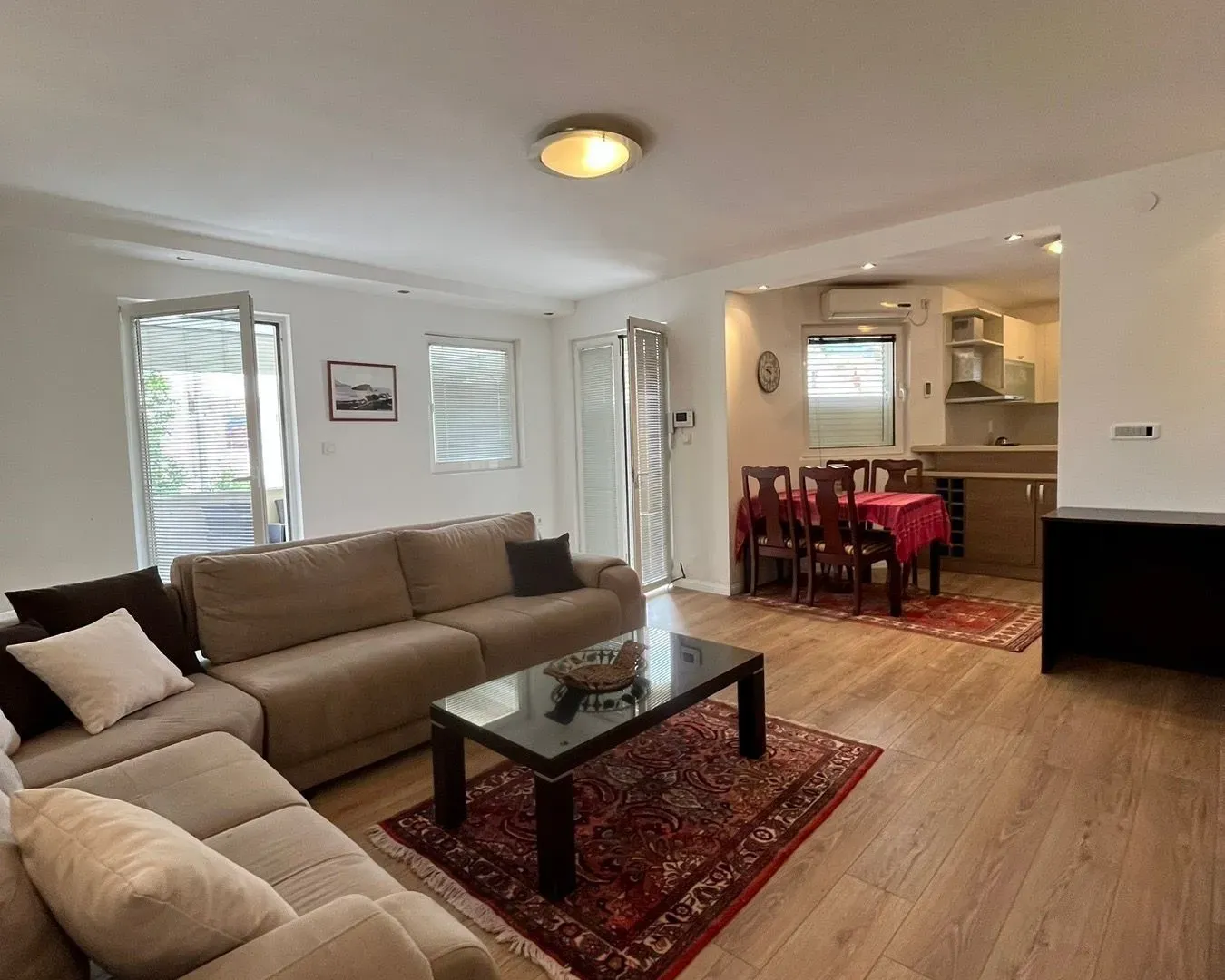 Izdavanje, dvosoban stan, 120m², Budva, Crna Gora