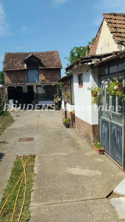 Sale, house, 300m², Dobanovci, Surčin