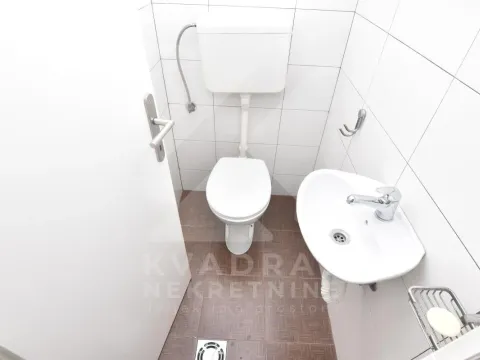 Izdavanje, dvosoban stan, 76m², Blok 6, Podgorica - image 14