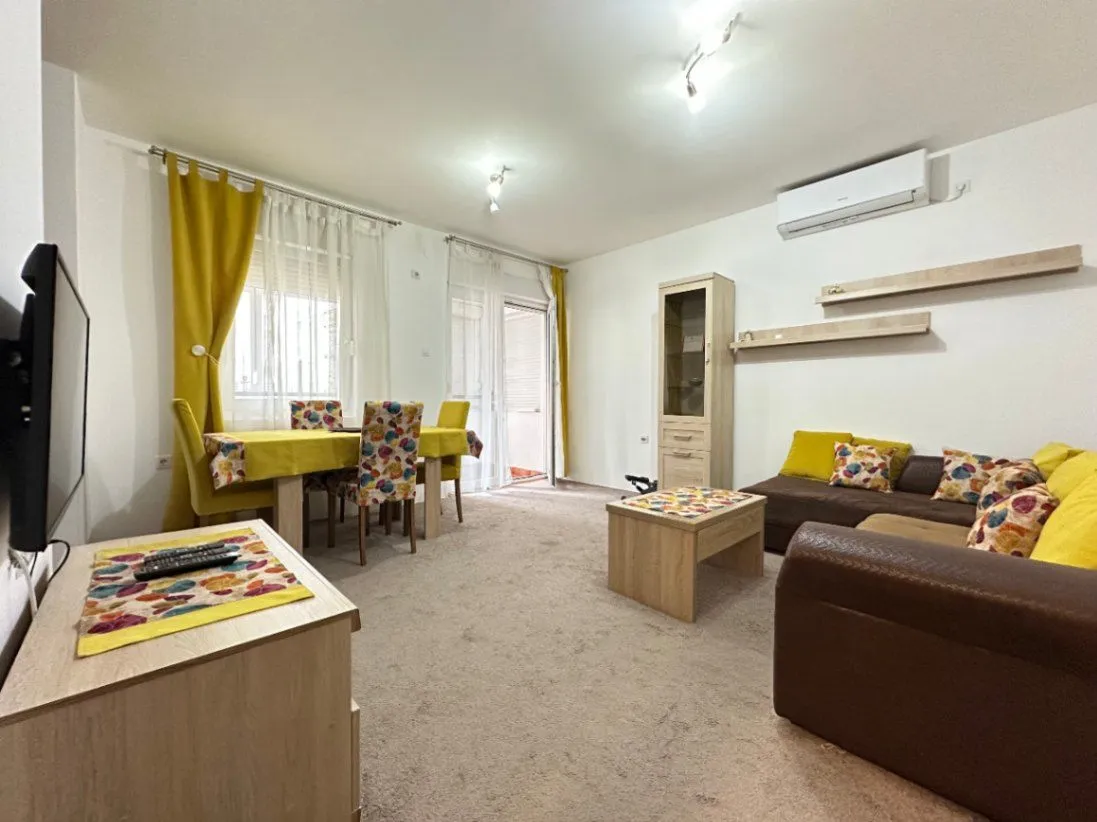 Izdavanje, dvosoban stan, 63m², Blok 9, Podgorica
