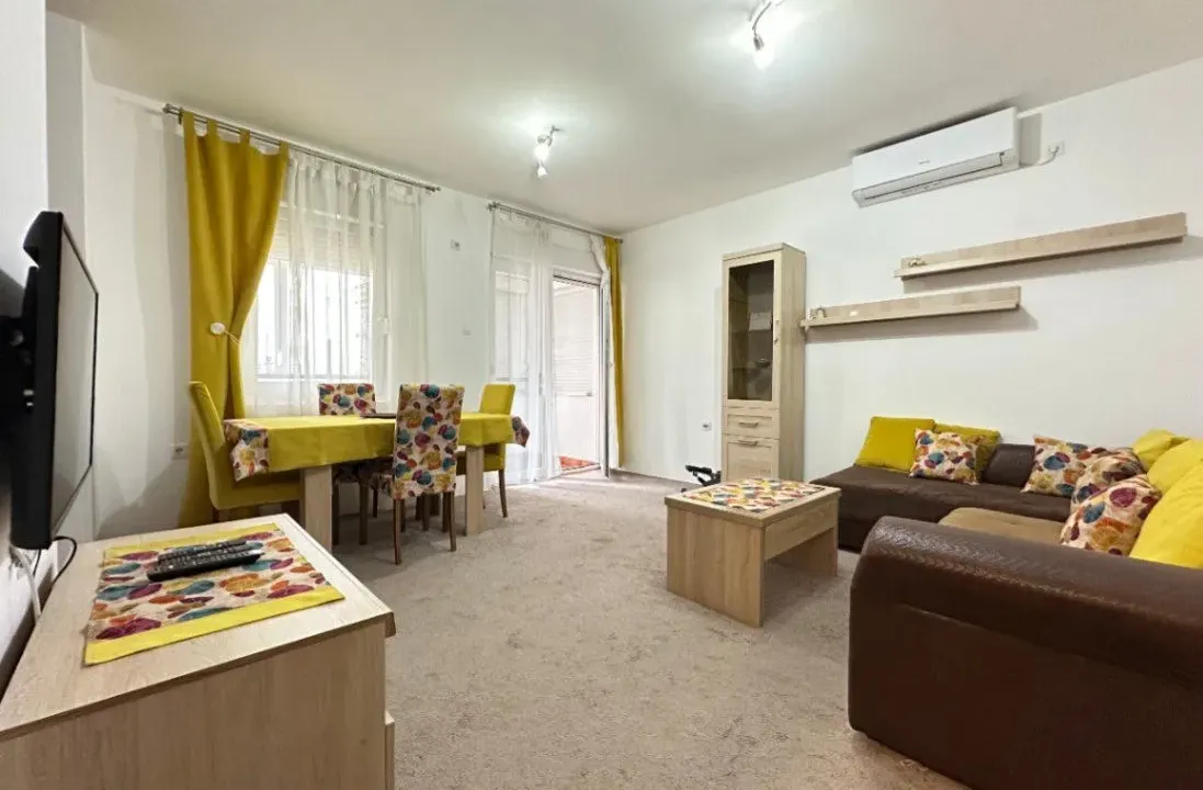 Izdavanje, dvosoban stan, 63m², Blok 9, Podgorica