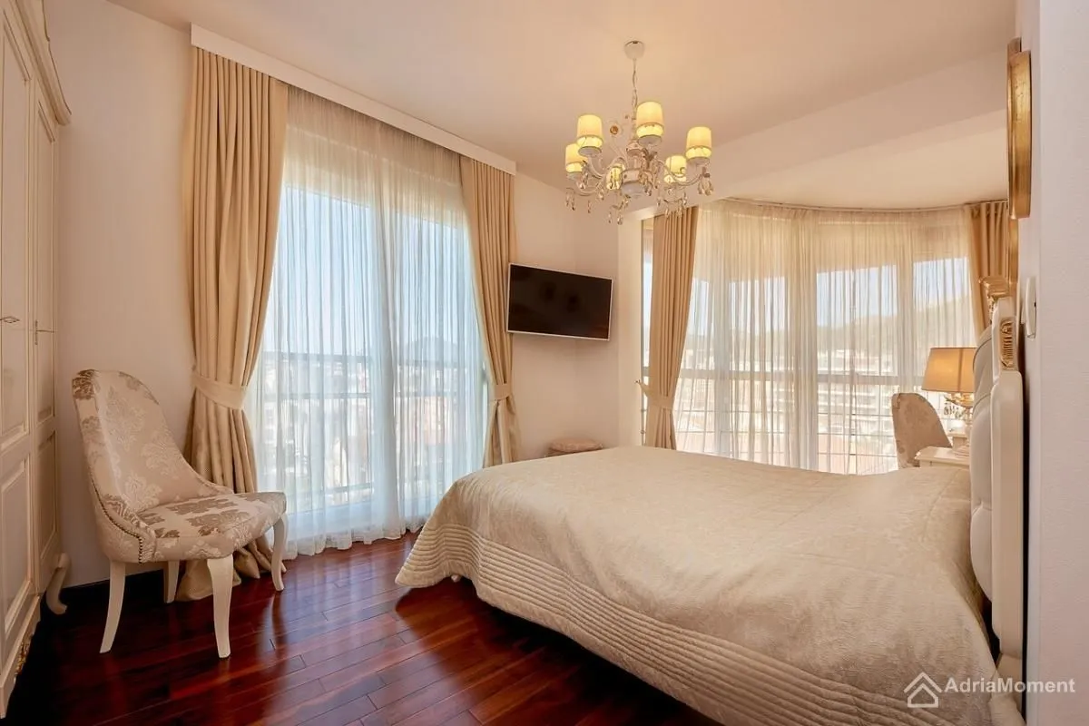 Sale, three bedroom apartment, 150m², Bečići, Budva
