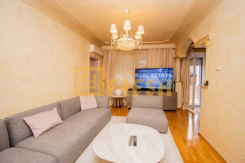 Prodaja, trosoban stan, 100m², Centar, Podgorica