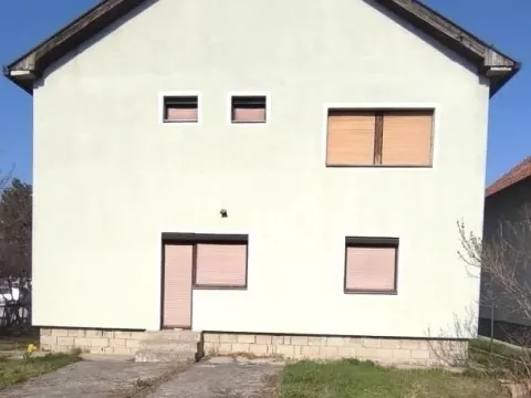 Kuća in Zemun Ugrinovci