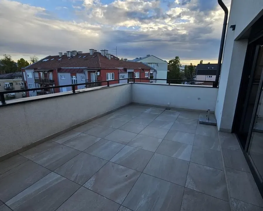 Prodaja, stan, 140m², Erdoglija, Kragujevac