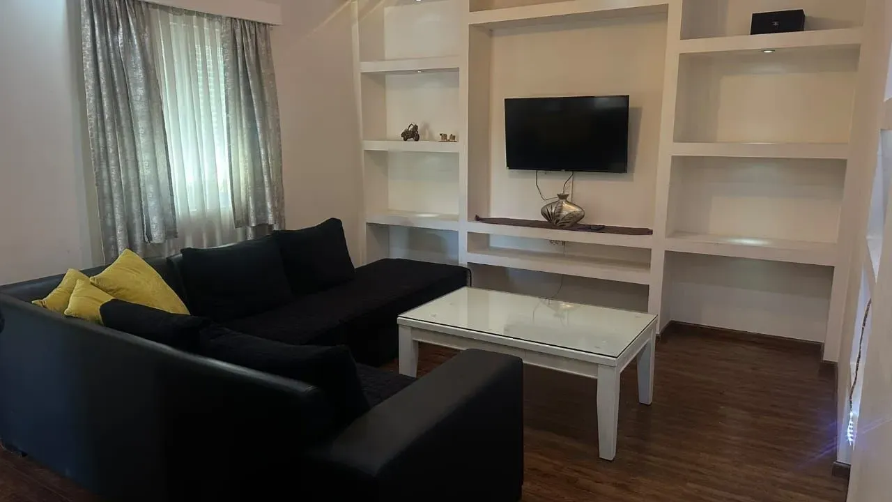 Izdavanje, dvosoban stan, 75m², Konik, Podgorica