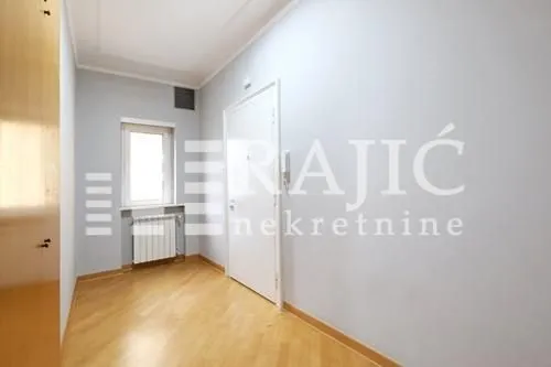 Rent, office space, 80m², Skadarlija, Beograd