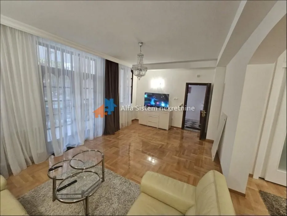 Izdavanje, četvorosoban stan, 120m², Savski Venac, Beograd