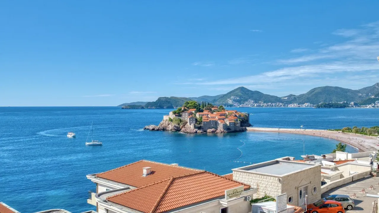 Sale, two bedroom apartment, 117m², Sveti Stefan, Budva