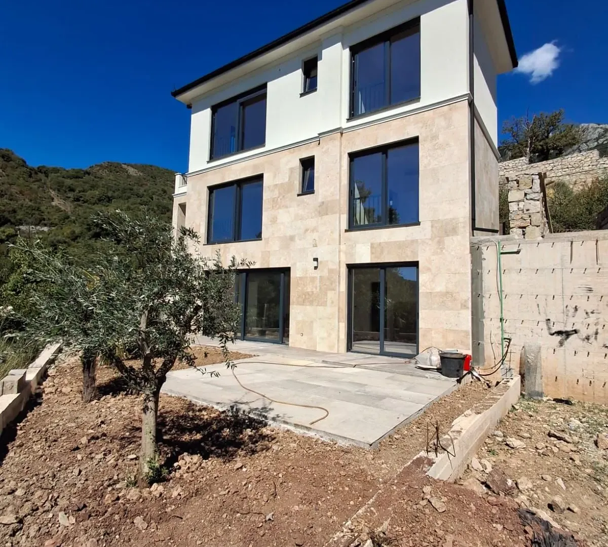 Sale, house, 750m², Markovići, Budva