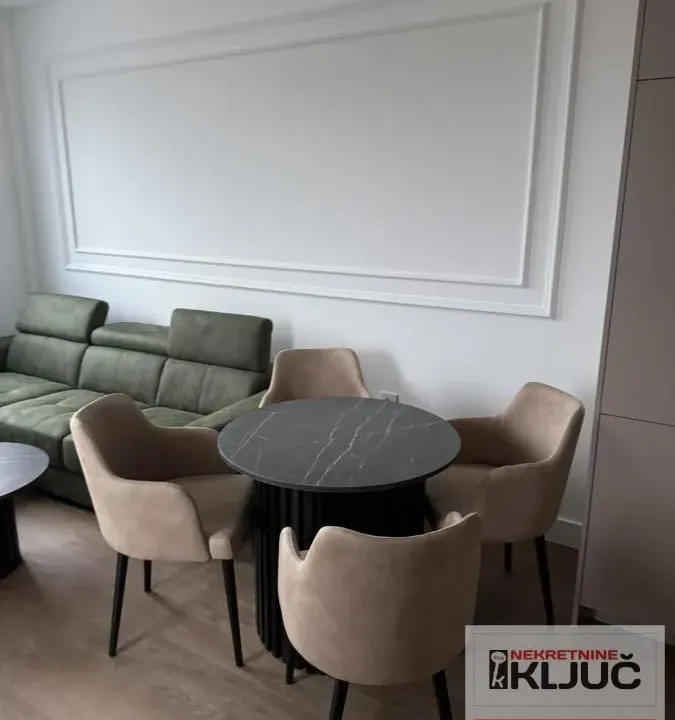 Izdavanje, jednosoban stan, 42m², Centar, Novi Sad