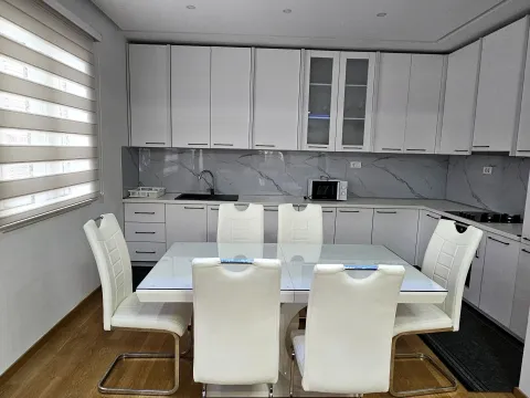 Izdavanje, dvosoban stan, 110m², Radanovići, Kotor - image 6