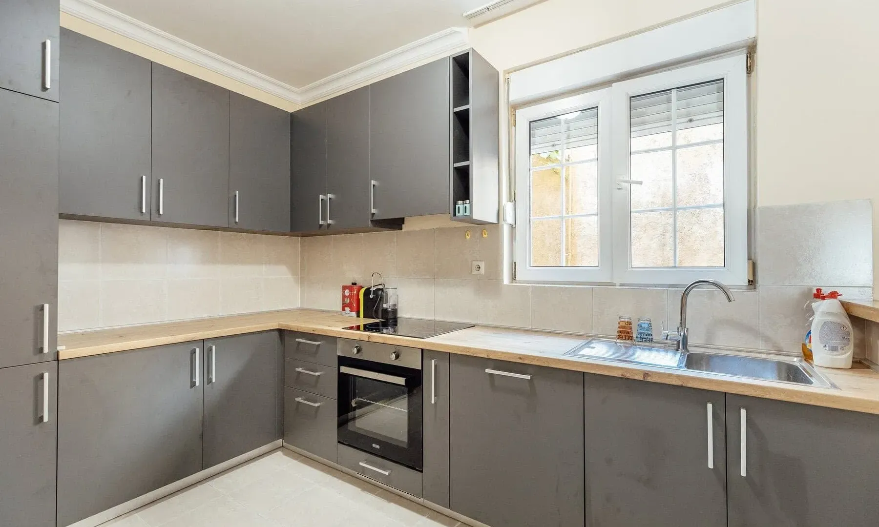 Izdavanje, kuća, 247m², Centar, Kotor