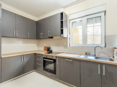 Izdavanje, kuća, 247m², Centar, Kotor - image 14