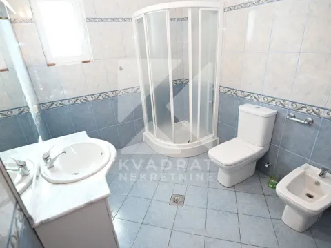 Rent, house, 400m², Zlatica, Podgorica - image 26