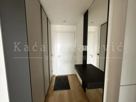 Izdavanje, trosoban stan, 92m², Stari Grad, Beograd - image 13
