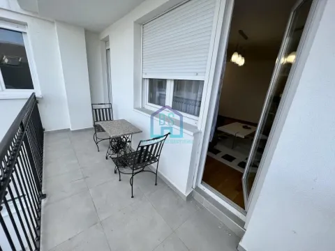 Smaller covered balcony with patio furniture. - image 12