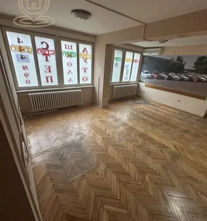 Izdavanje, poslovni prostor, 60m², Bulevar Oslobodjenja, Novi Sad Sve Podlokacije