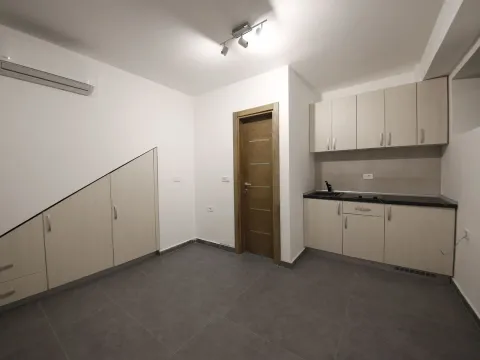 Sale, house, 250m², Kotor, Crna Gora - image 12
