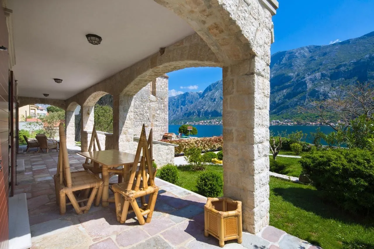 Sale, house, 690m², Prčanj, Kotor