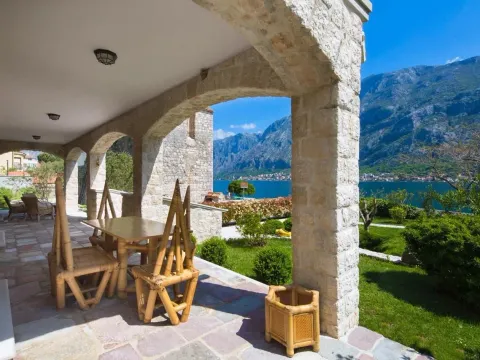 Prodaja, kuća, 690m², Prčanj, Kotor - image 2