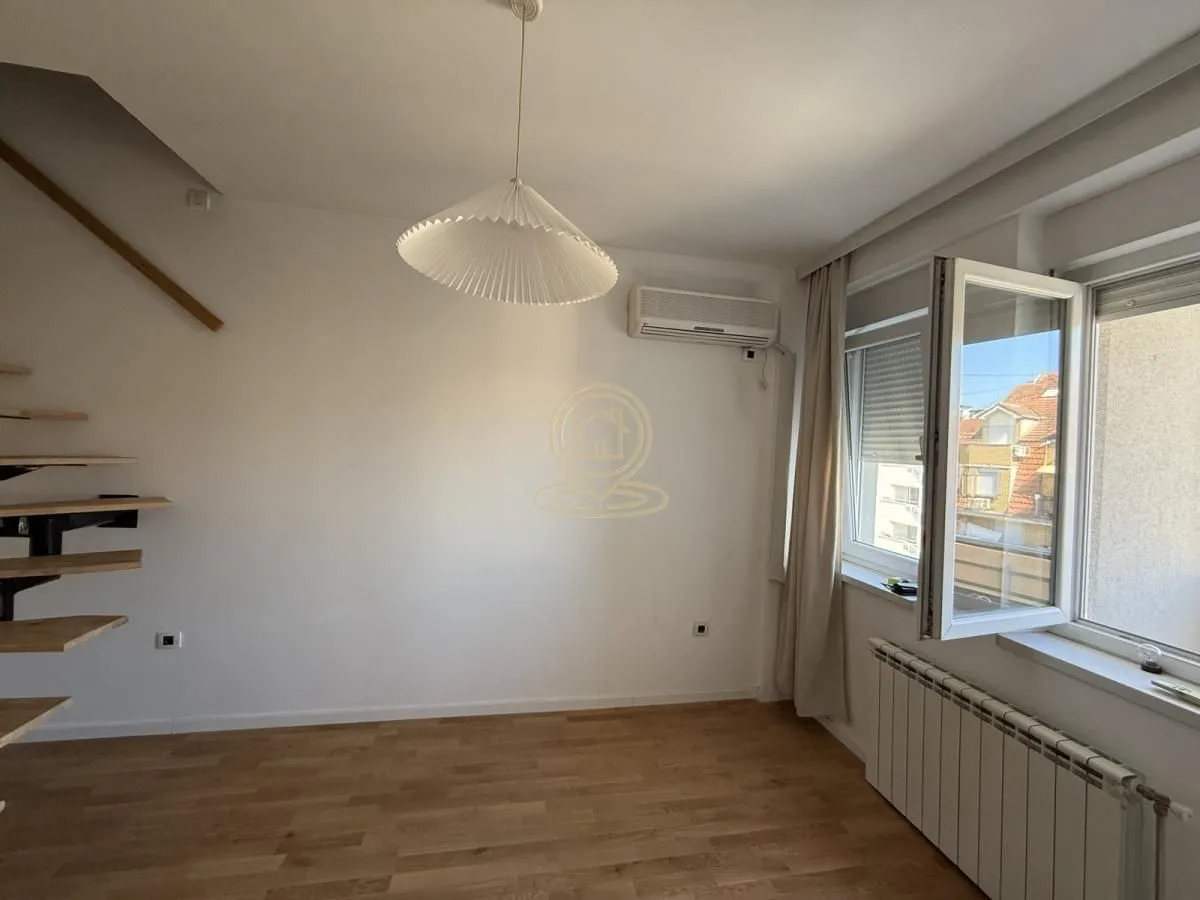 Izdavanje, trosoban stan, 80m², Centar, Novi Sad
