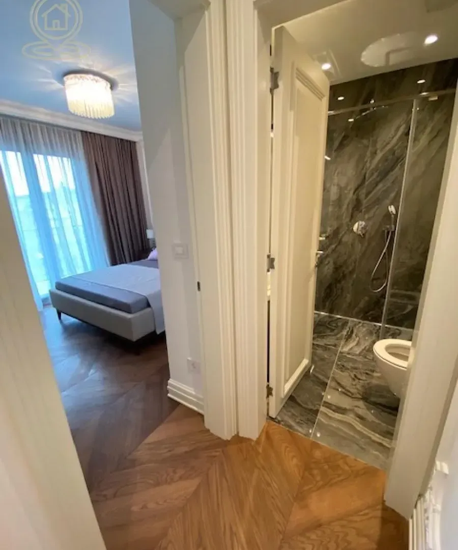 Izdavanje, četvorosoban stan, 170m², Čubura, Beograd