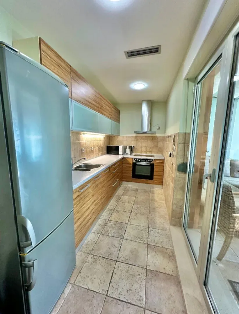 Prodaja, dvosoban stan, 102m², Dobrota, Kotor