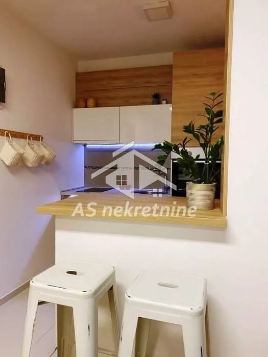 Sale, apartment, 34m², Zemun Cara Dušana, Zemun Sve Podlokacije