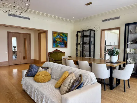 Izdavanje, četvorosoban stan, 228m², Porto Montenegro, Tivat - image 2