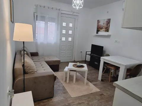 Rent, one bedroom apartment, 30m², Donja Lastva, Tivat - image 2