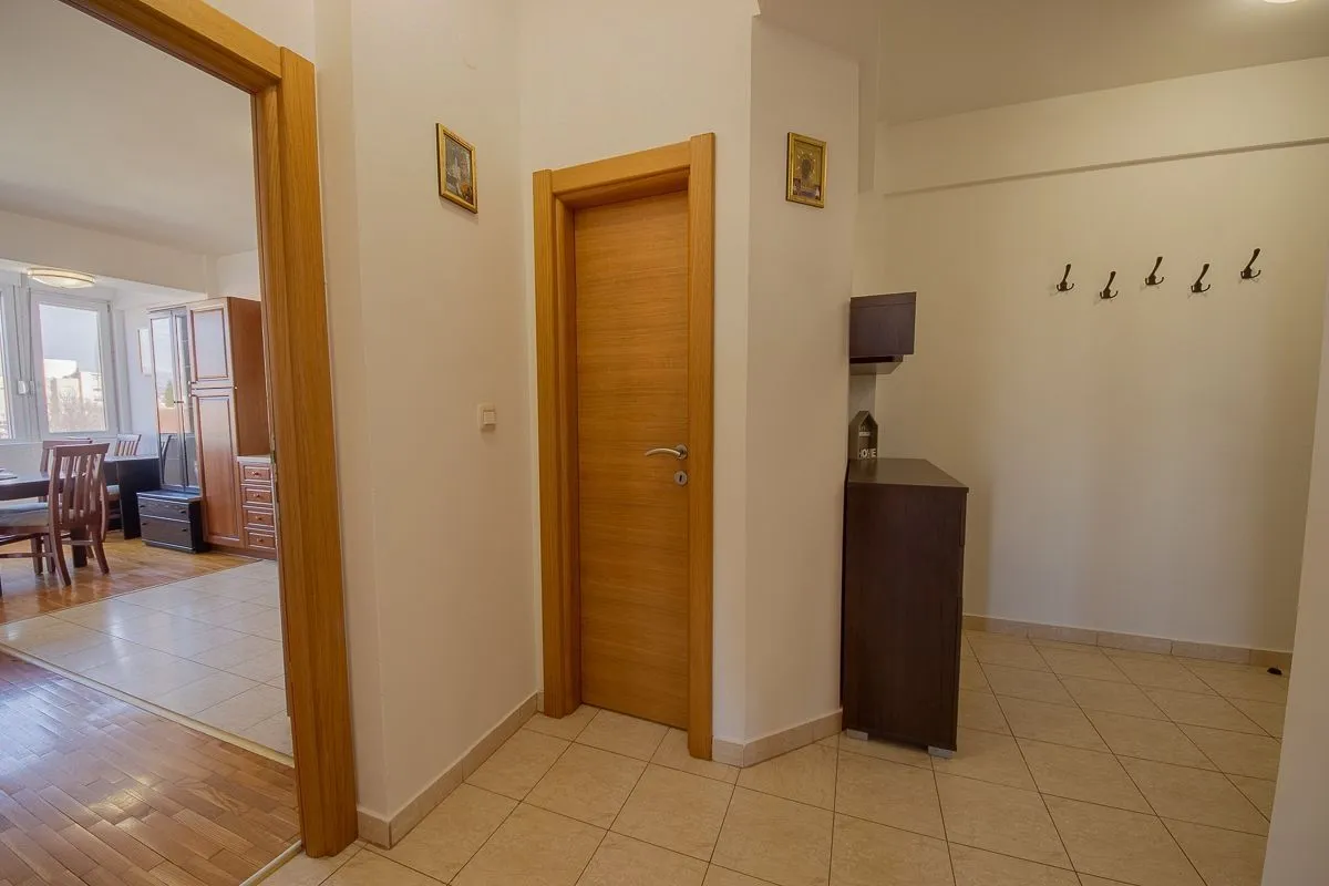Izdavanje, trosoban stan, 90m², Zabjelo, Podgorica