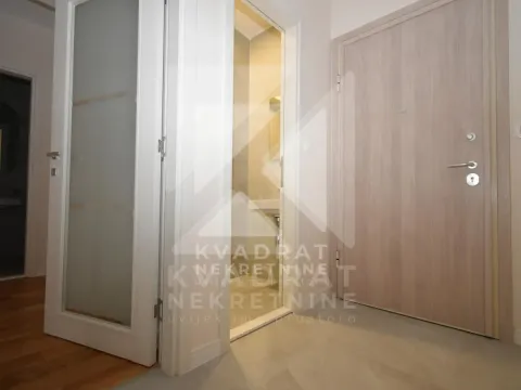 Izdavanje, poslovni prostor, 72m², Central Point, Podgorica - image 8