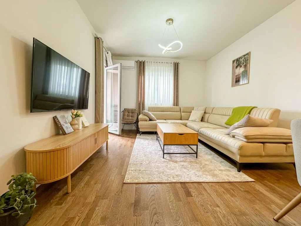 Izdavanje, jednosoban stan, 49m², Stari Aerodrom, Podgorica