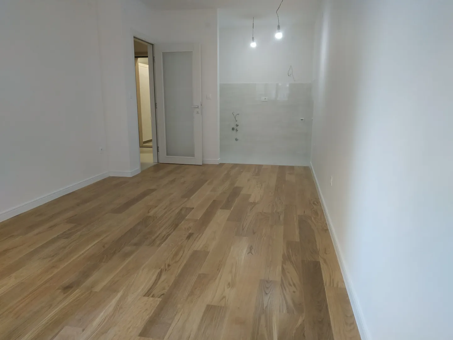 Izdavanje, jednosoban stan, 47m², Central Point, Podgorica