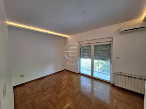 Izdavanje, poslovni prostor, 213m², Centar, Novi Sad - image 21