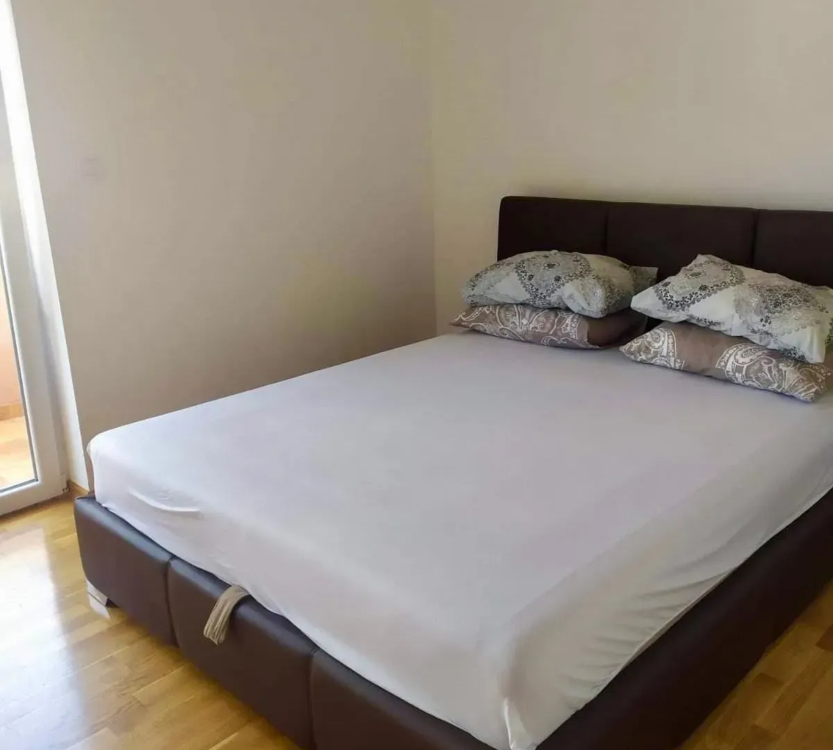 Izdavanje, dvosoban stan, 55m², Igalo, Herceg Novi