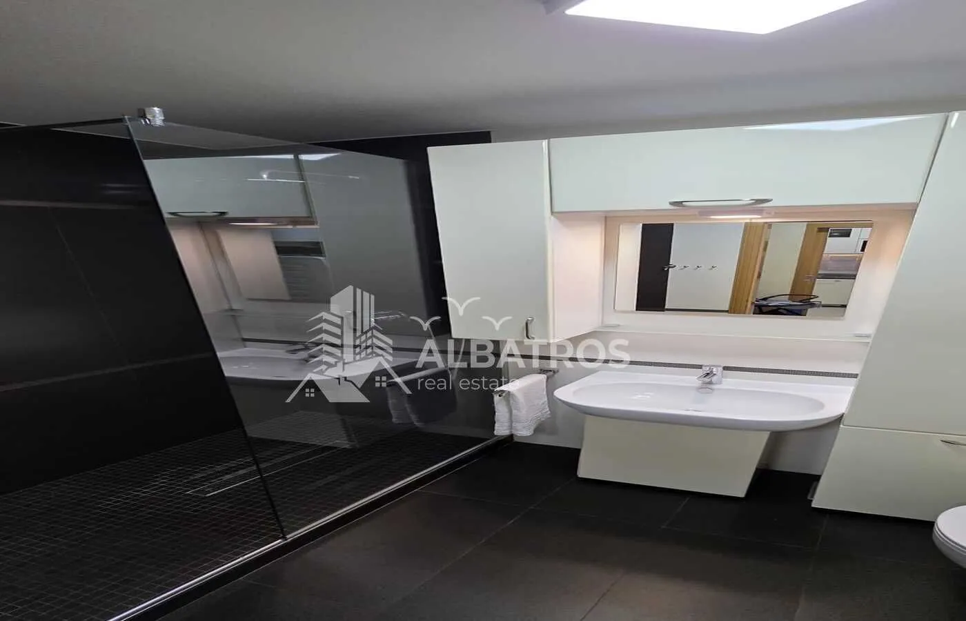 Izdavanje, jednosoban stan, 47m², Centar, Bar