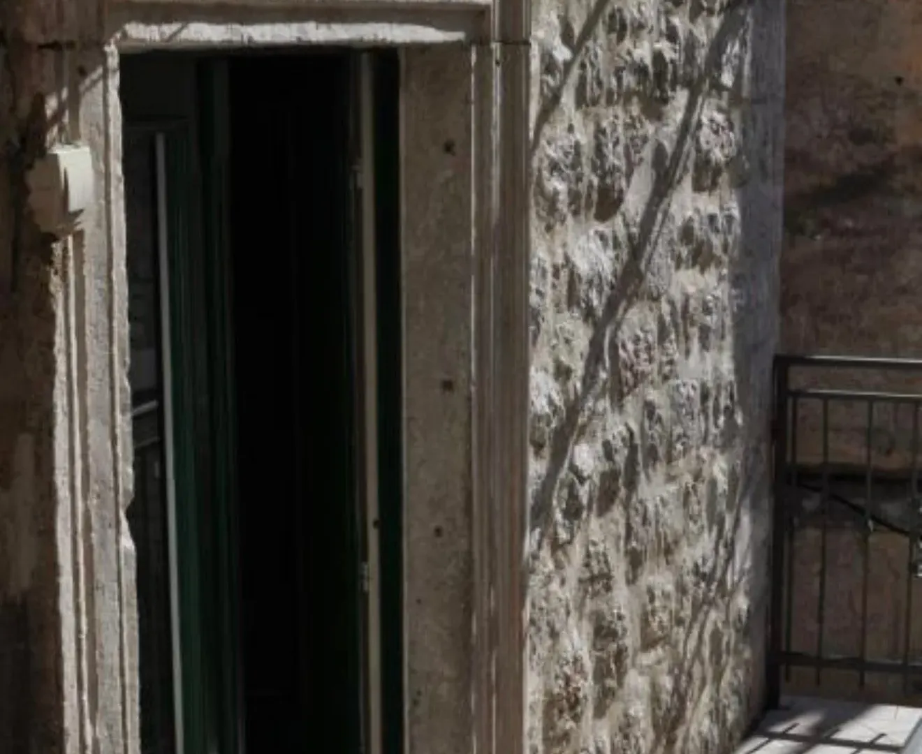 Izdavanje, jednosoban stan, 40m², Stari Grad Kotor, Kotor