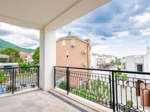 Prodaja, dvosoban stan, 100m², Porto Montenegro, Tivat - image 9