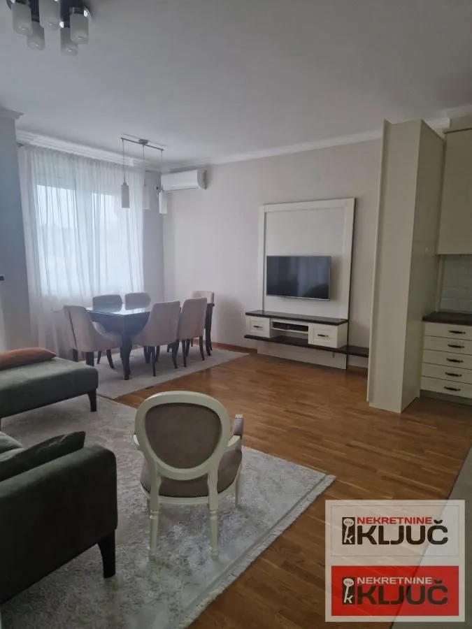 Izdavanje, dvosoban stan, 90m², Sajmište, Novi Sad