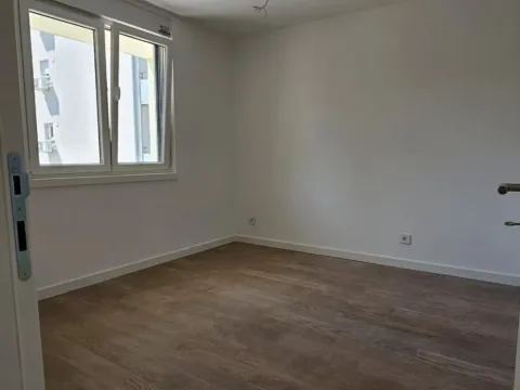 Prodaja, četvorosoban stan, 70m², Zemun Gornji Grad, Zemun Sve Podlokacije - image 13