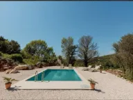 Izdavanje, četvorosoban stan, 250m², Kotor, Crna Gora - image 2