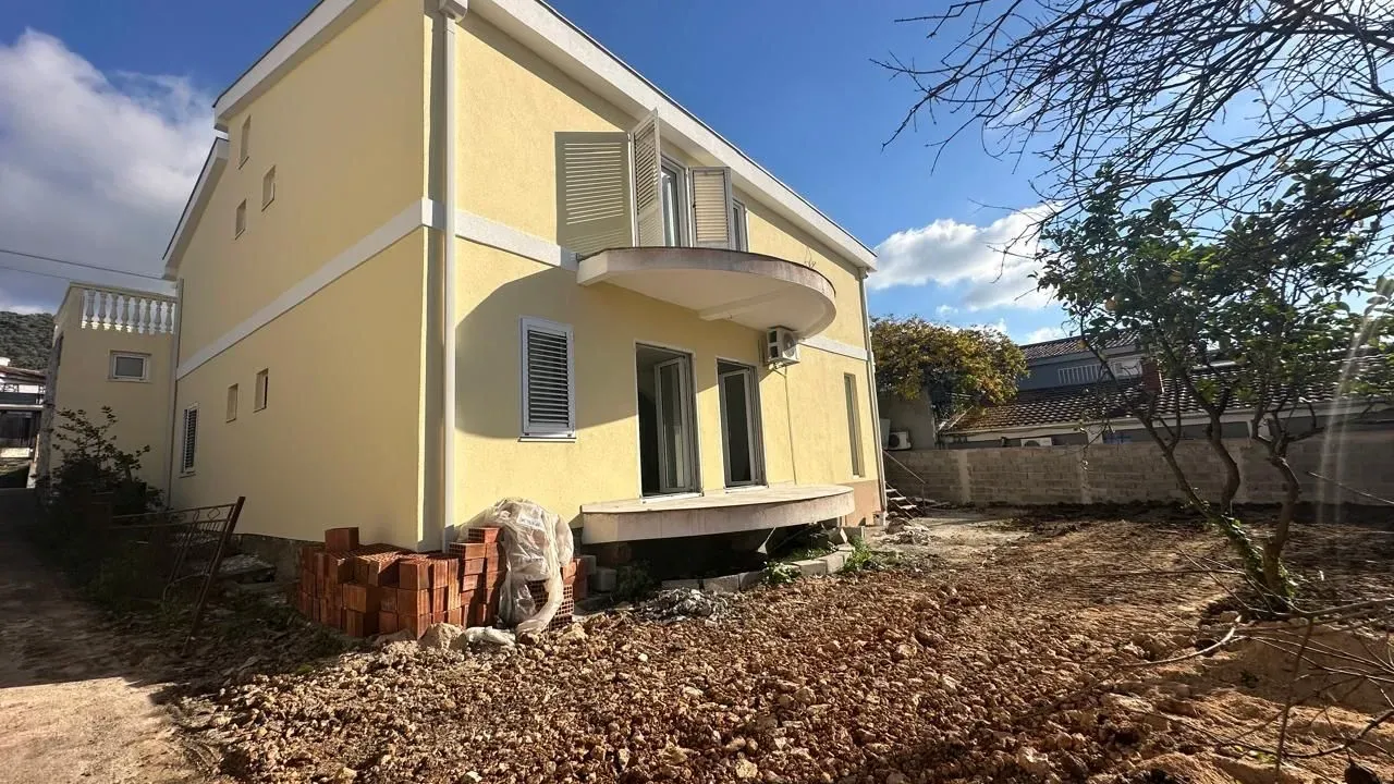 Sale, house, 313m², Popovići, Bar